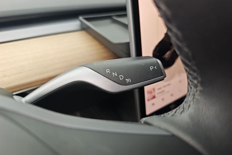 Tesla Model Y 2022 car image #14