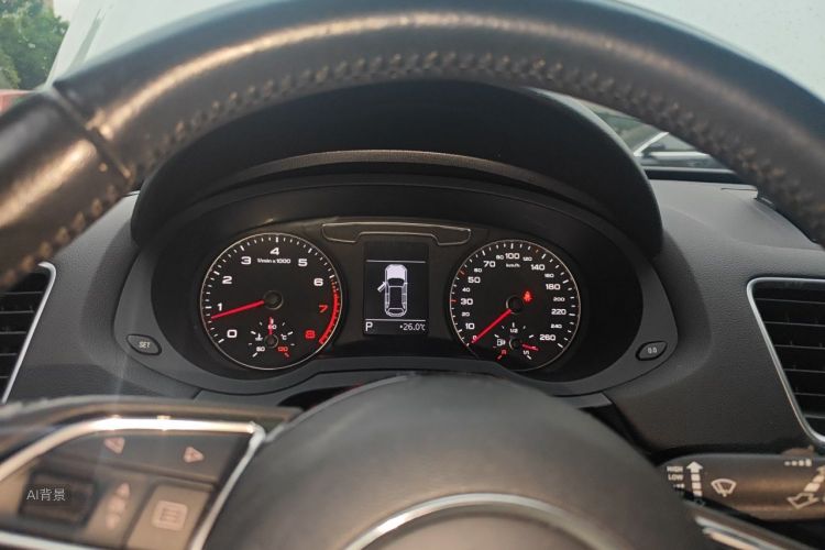 Audi Q3 2017 car image #13