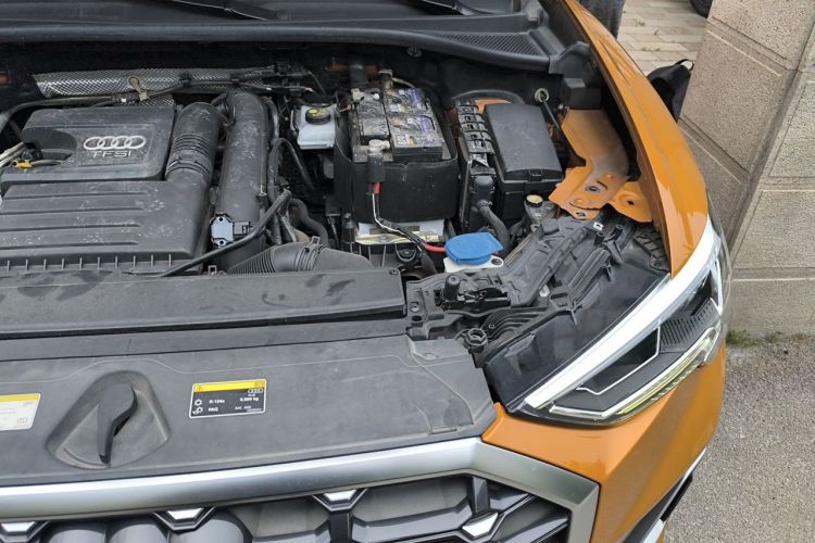 Audi Q3 2020 car image #25