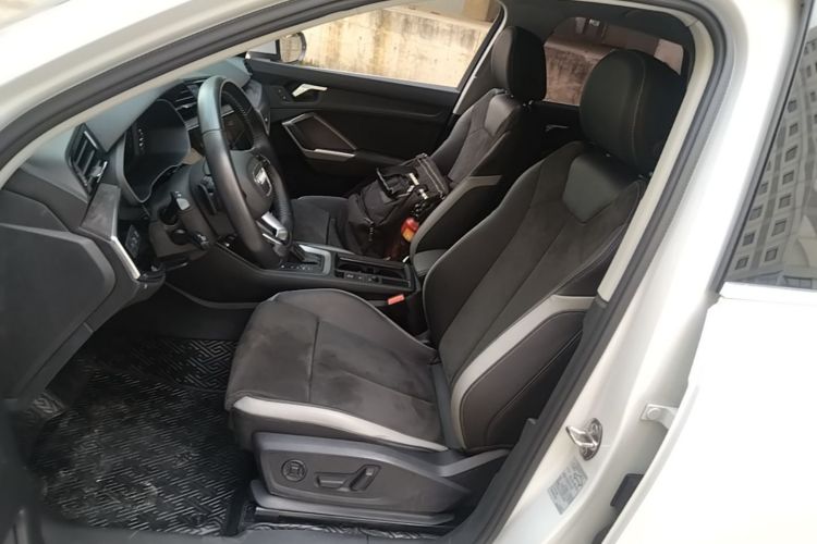 Audi Q3 2021 car image #15