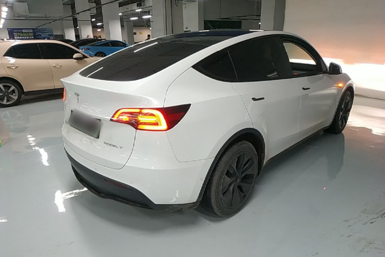 Tesla Model Y 2024 car image #7