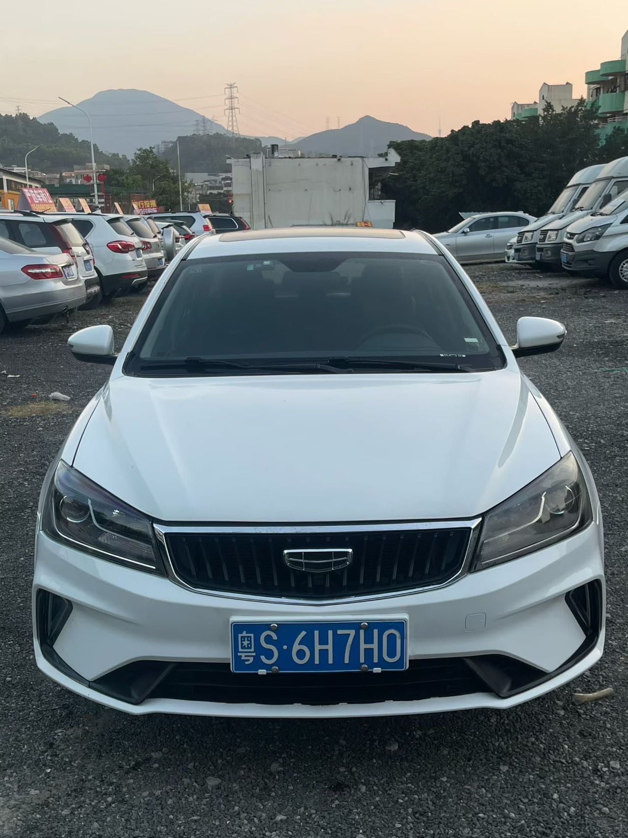 GEELY Emgrand 2022 immagine di auto #2
