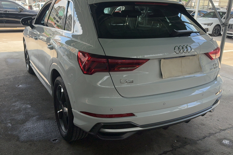 Audi Q3 2022 car image #7