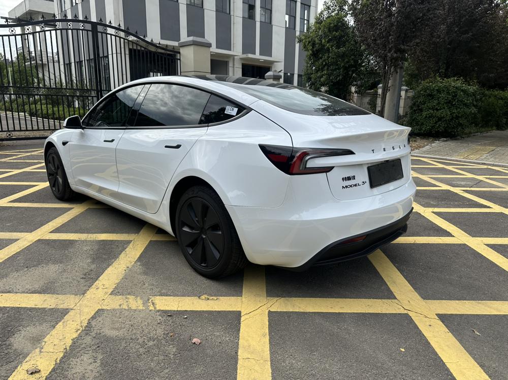 Tesla Model 3 2026 #4 Tesla Model 3 2026 изображение автомобиля #4