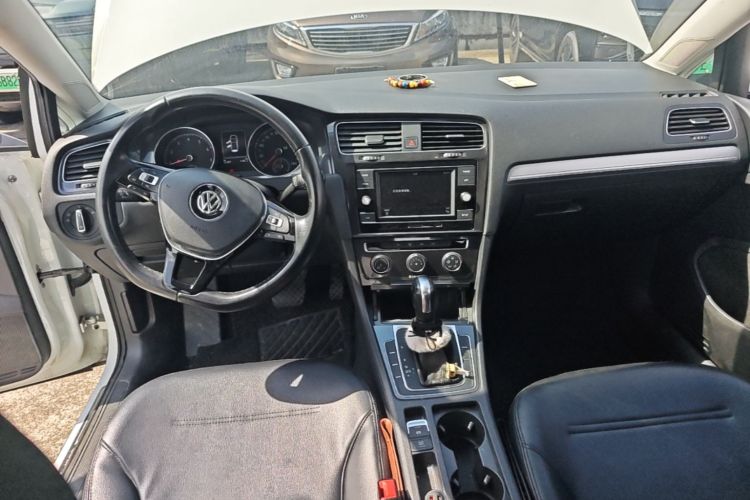 Volkswagen Golf 2018 изображение автомобиля #10