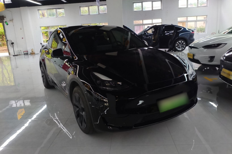 Tesla Model Y 2023 car image #4