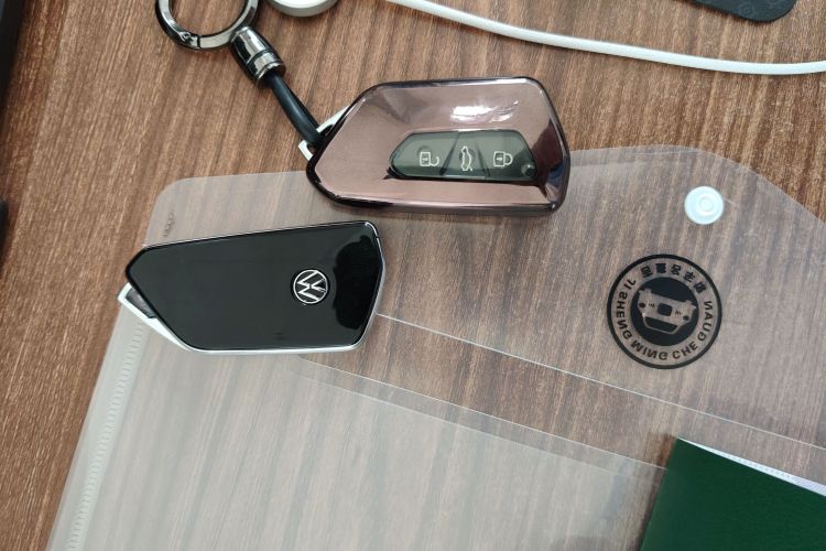 Volkswagen Golf 2025 car image #9
