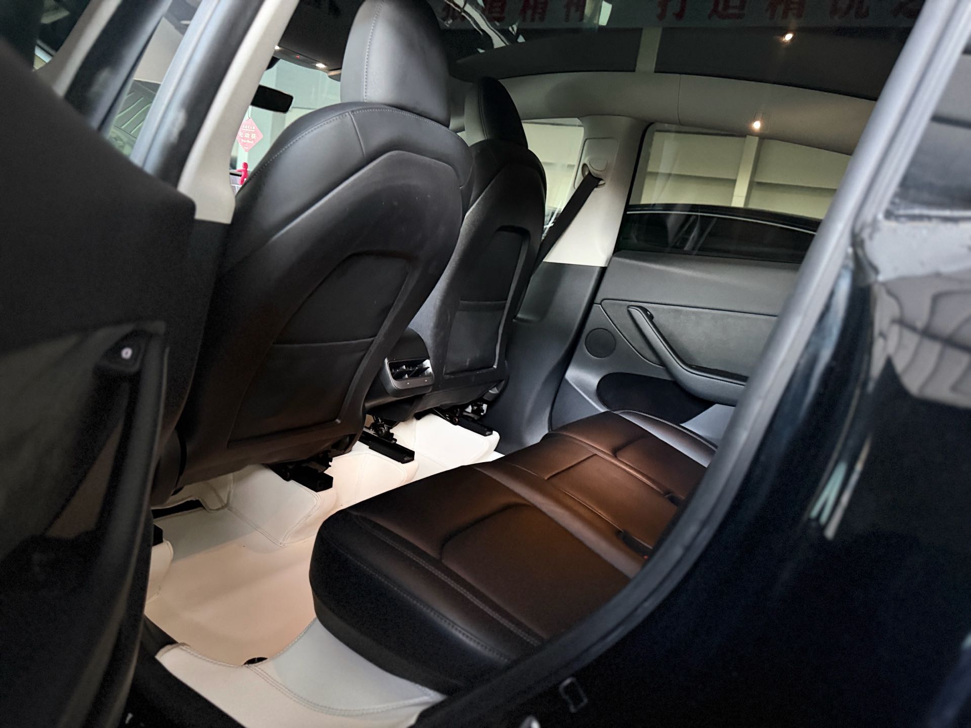 Tesla Model Y 2023 #8 Tesla Model Y 2023 car image #8