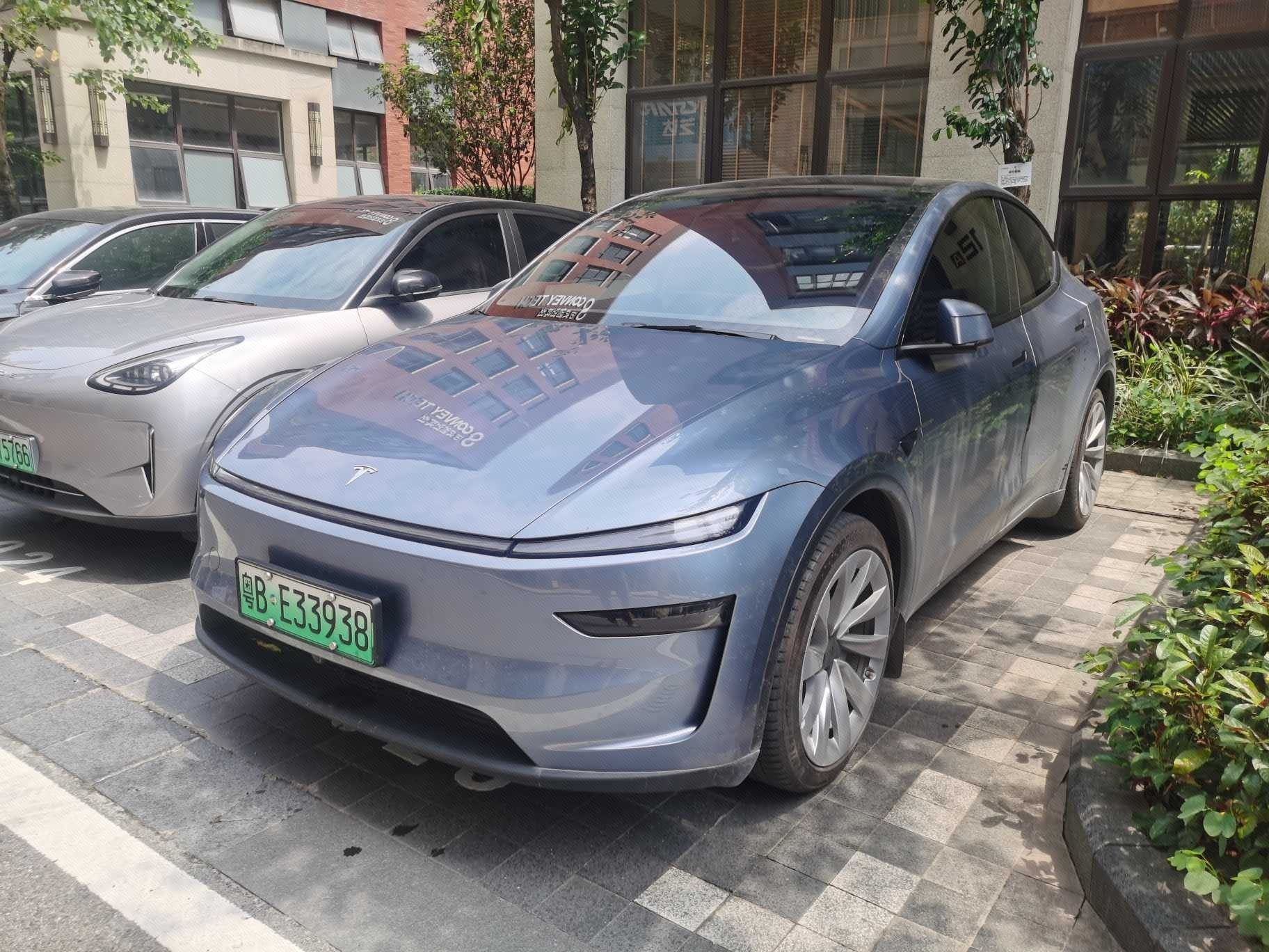 Tesla Model Y 2025 Tesla Model Y 2025 car image