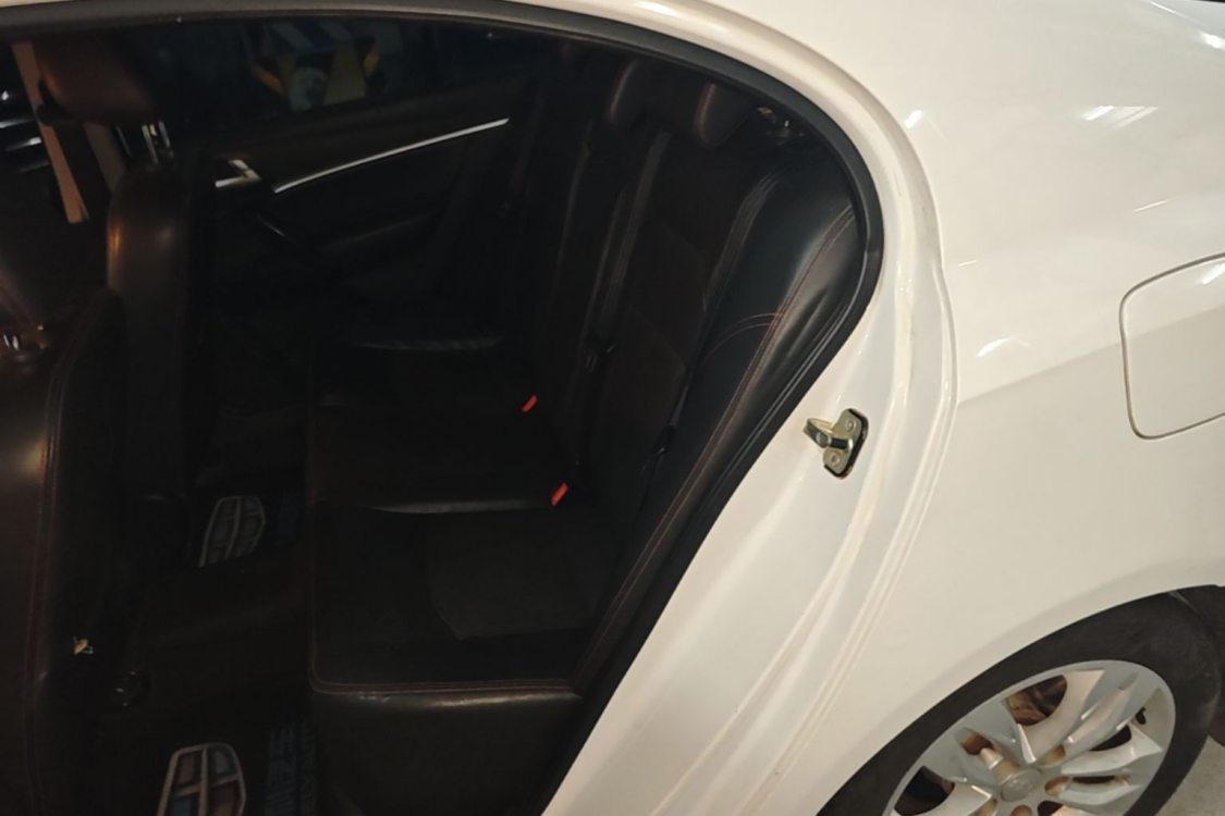 GEELY Emgrand 2015 #20 GEELY Emgrand 2015 изображение автомобиля #20