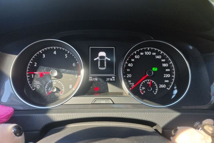 Volkswagen Golf 2019 car image #12