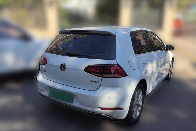 Volkswagen Golf 2018 car image #5