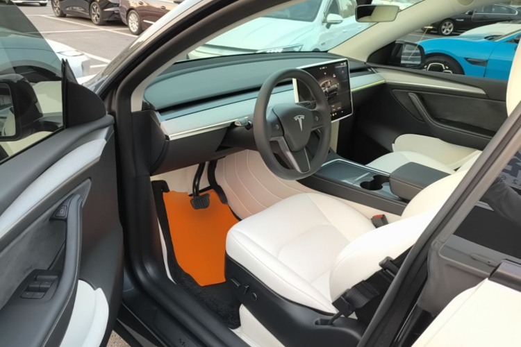 Tesla Model Y 2024 #16 Tesla Model Y 2024 car image #16