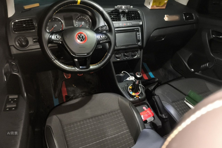 Volkswagen Polo 2015 car image #12