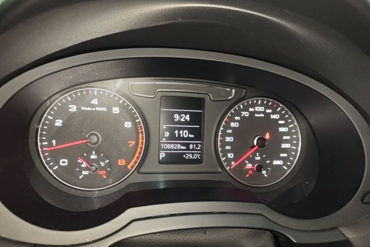 Audi Q3 2018 car image #12