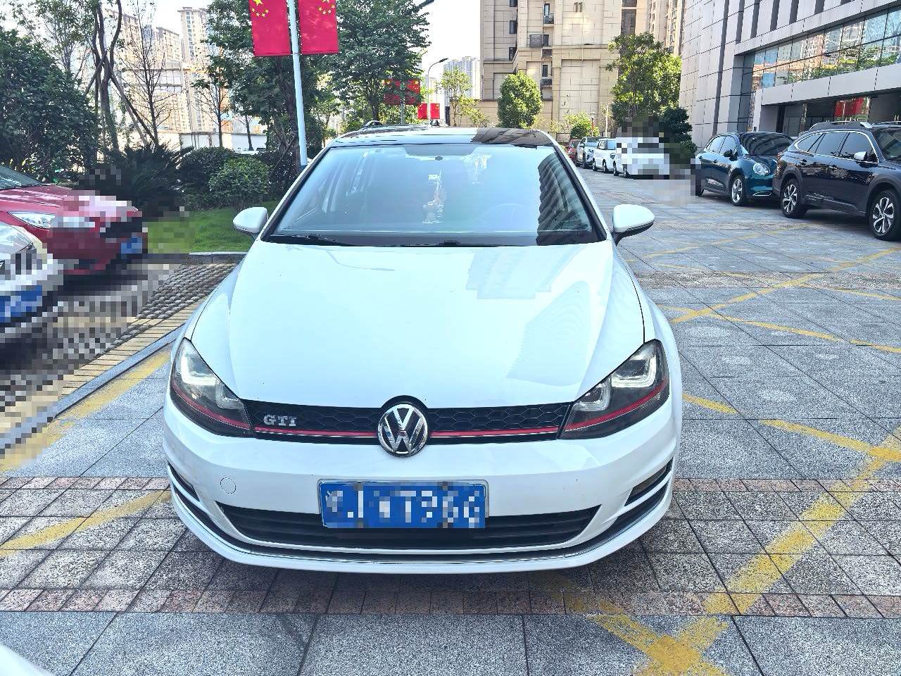2015 car image #2