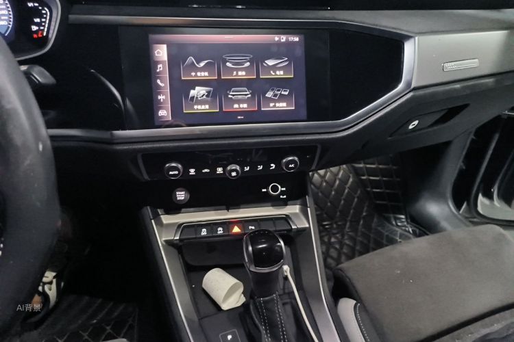 Audi Q3 2020 car image #15