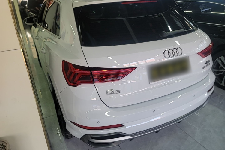 Audi Q3 2021 car image #5
