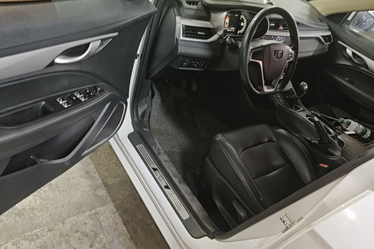 GEELY Emgrand 2018 car image #18