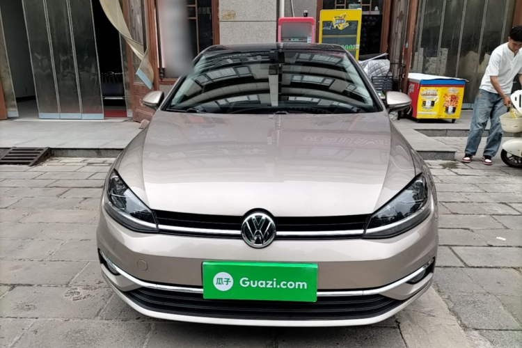 Volkswagen Golf 2020 car image #3
