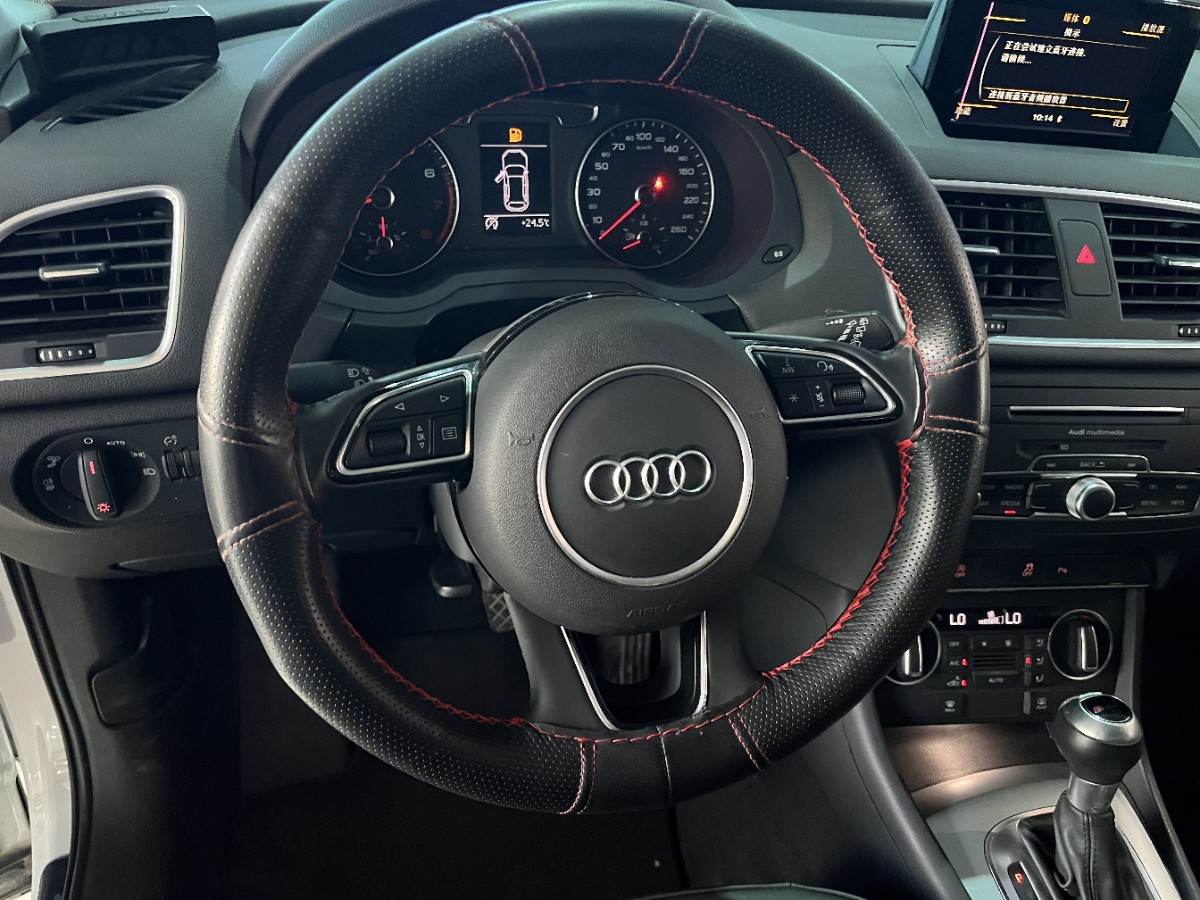 Audi Q3 2018 car image #9