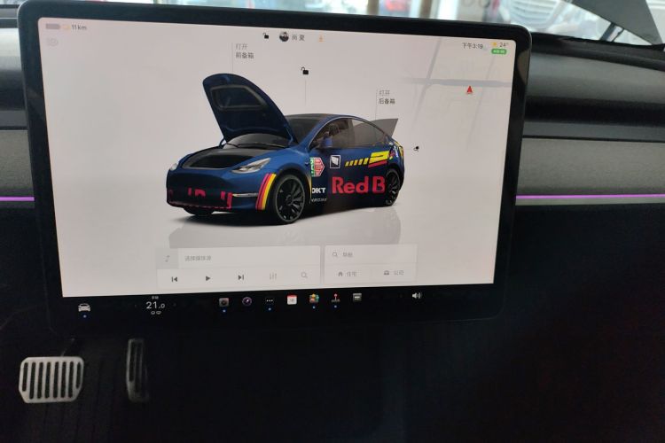 Tesla Model Y 2024 car image #13