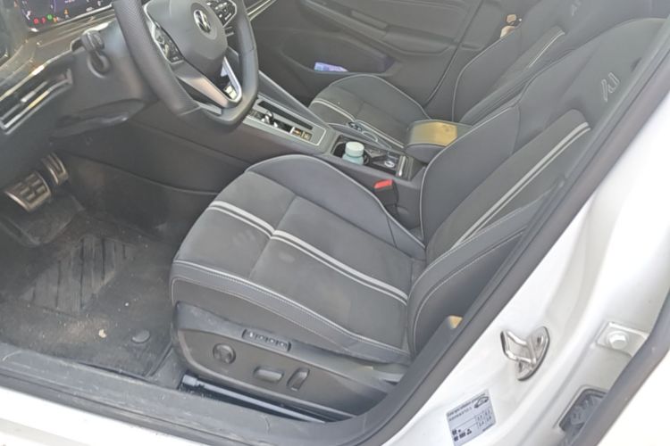 Volkswagen Golf 2024 car image #17
