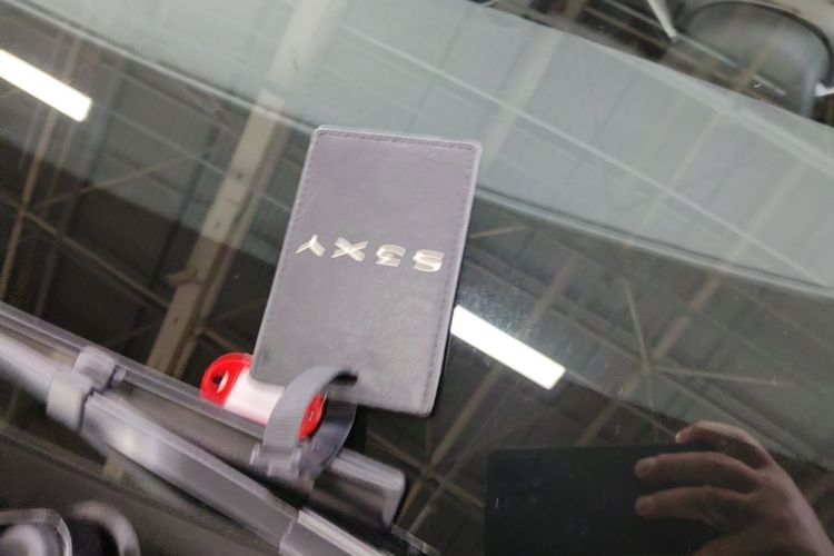 Tesla Model Y 2023 car image #9