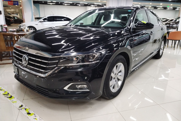 Volkswagen Passat 2024 car image #2