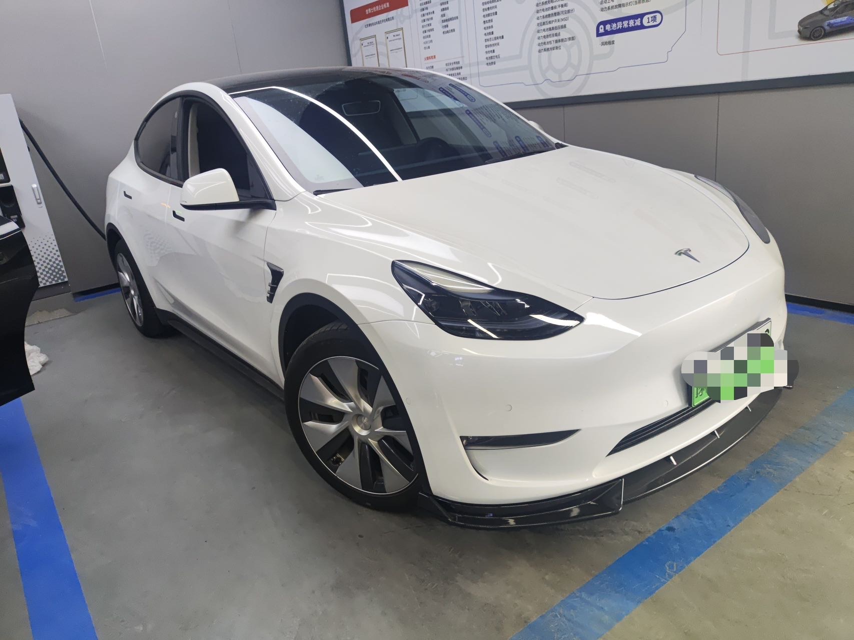 Tesla Model Y 2023 #2 Tesla Model Y 2023 car image #2