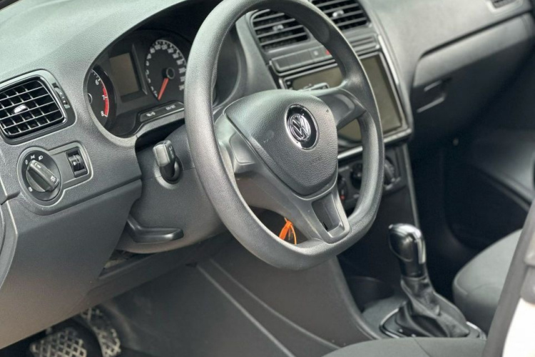 Volkswagen Polo 2018 car image #12