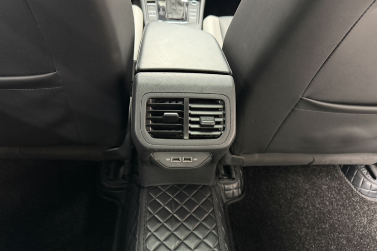 Volkswagen Bora 2023 car image #15