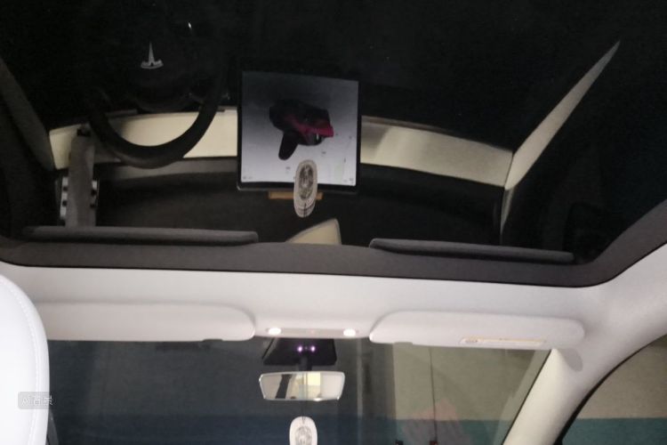 Tesla Model Y 2023 car image #20