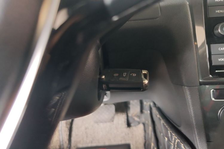 Volkswagen Golf 2019 car image #9
