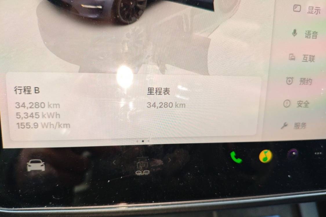 Tesla Model Y 2024 car image #25
