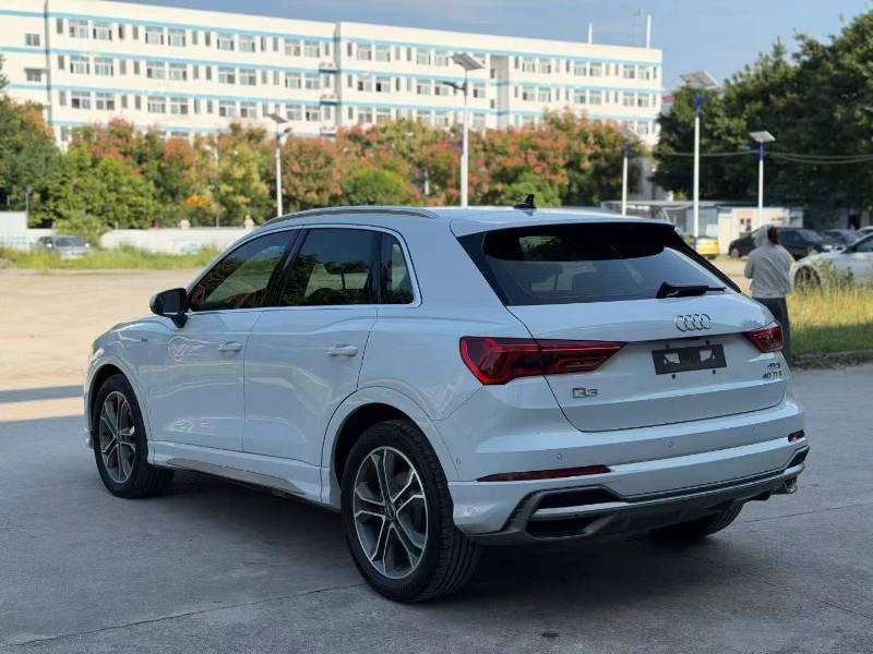 Audi Q3 2022 car image #7