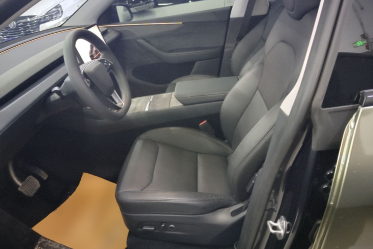 Tesla Model Y 2025 #15 Tesla Model Y 2025 car image #15