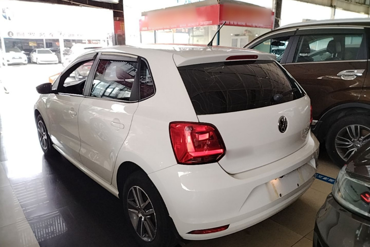 Volkswagen Polo 2016 car image #5