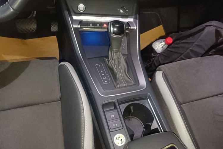 Audi Q3 2019 car image #14
