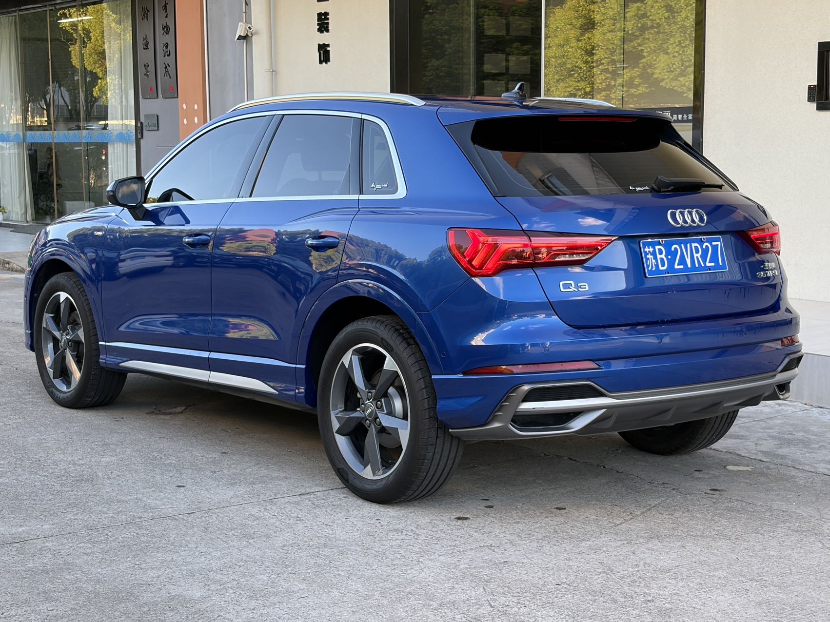 Audi Q3 2021 car image #12