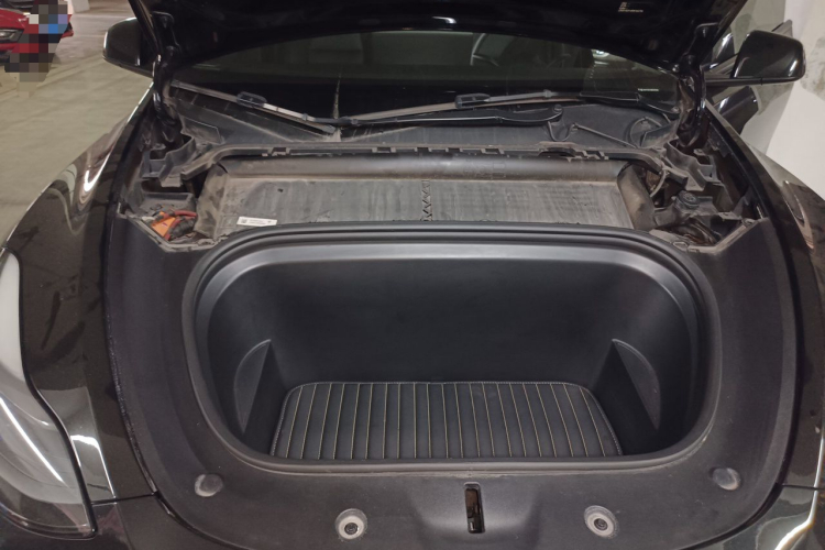 Tesla Model Y 2021 car image #22