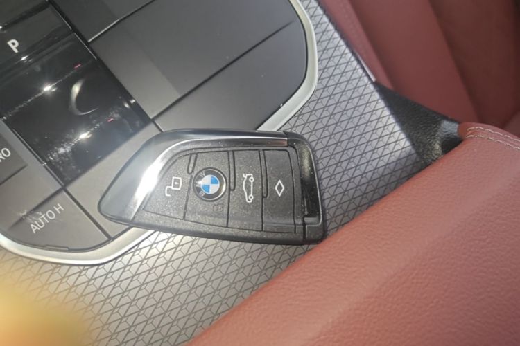 BMW 3 Series 2024 #9 BMW 3 Series 2024 car image #9