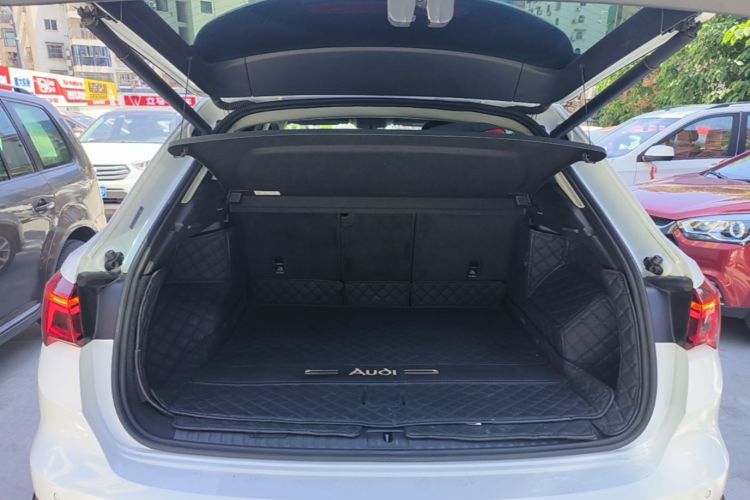 Audi Q3 2019 car image #21