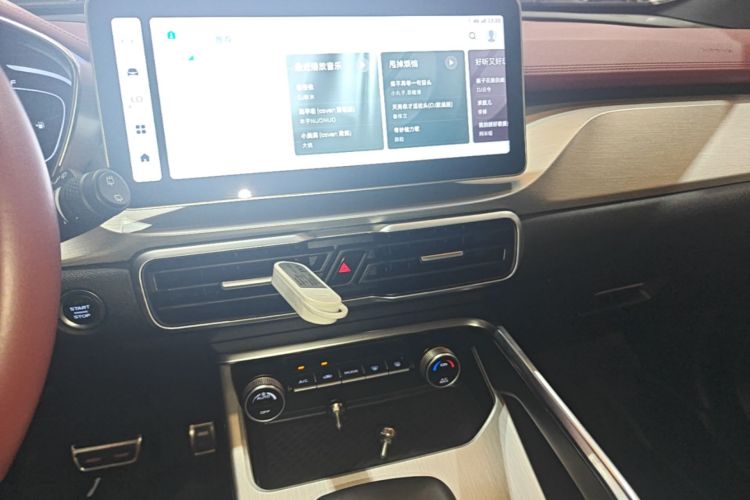 GEELY Coolray 2022 car image #13