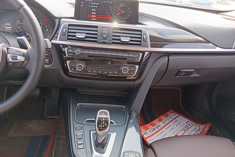 BMW 3 Series 2018 car image #13