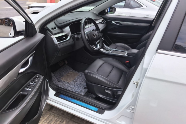GEELY Emgrand 2019 car image #16