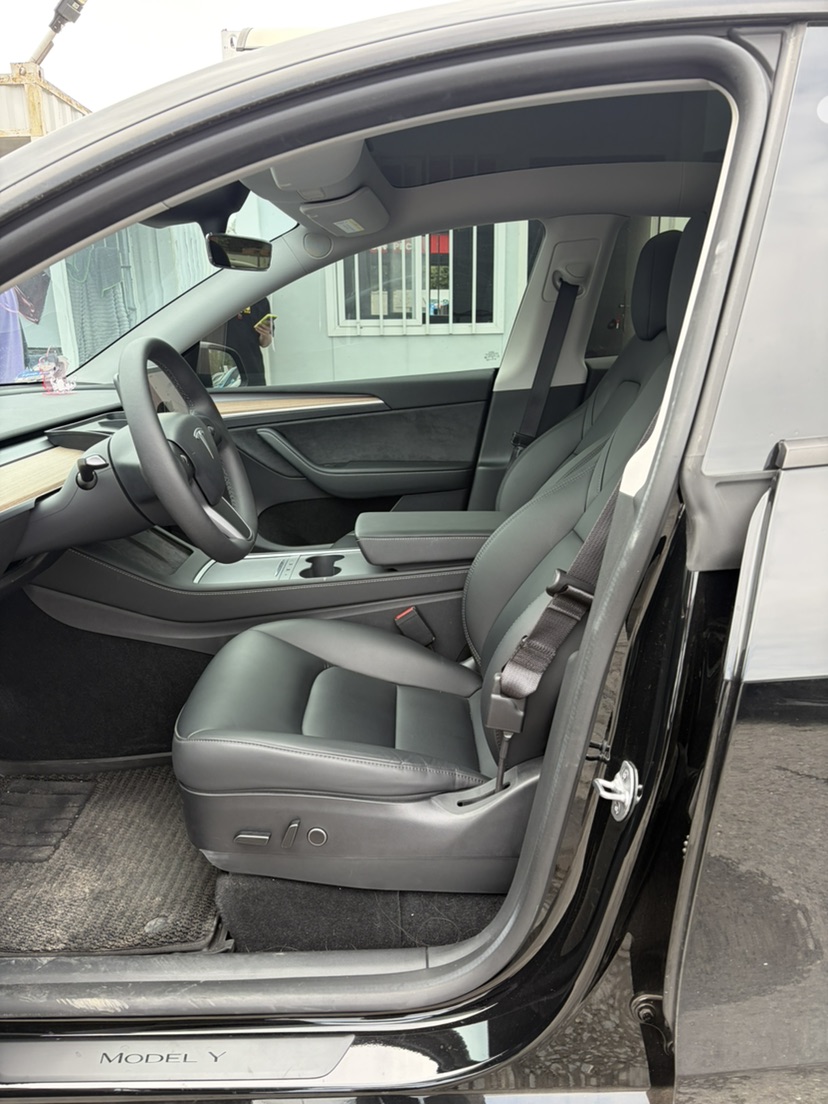 Tesla Model Y 2023 #4 Tesla Model Y 2023 car image #4
