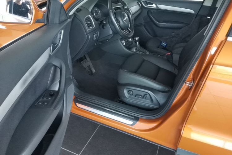 Audi Q3 2016 car image #18