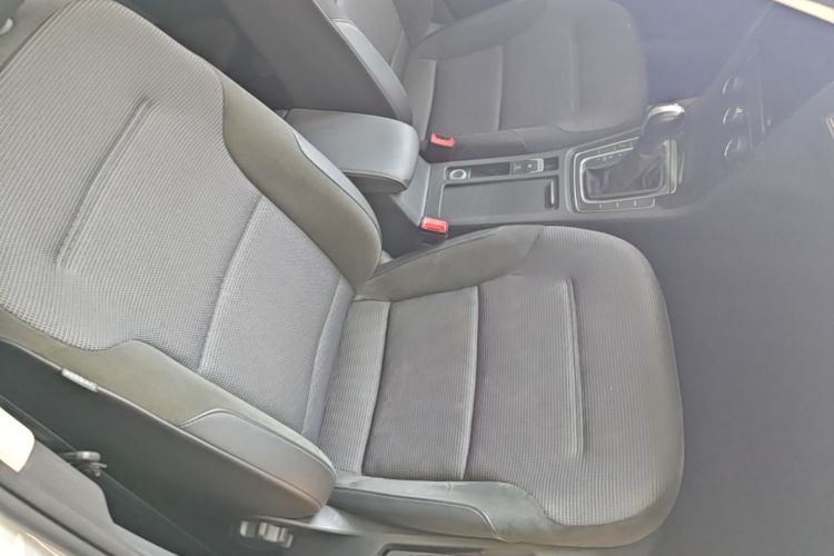 Volkswagen Golf 2019 car image #30