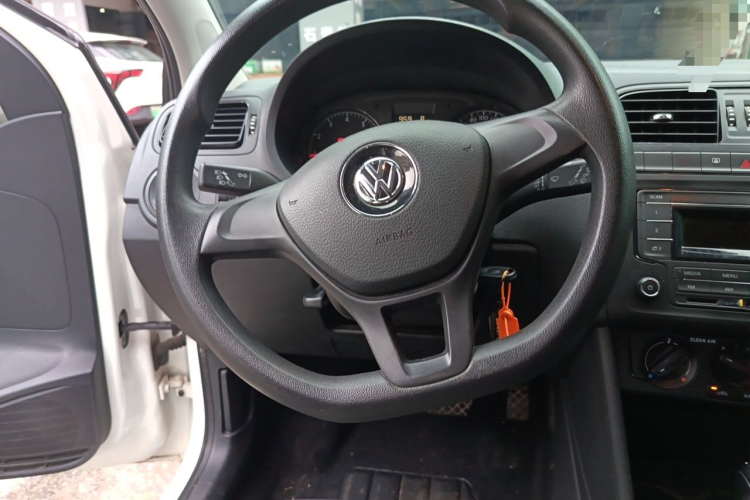 Volkswagen Polo 2018 car image #11
